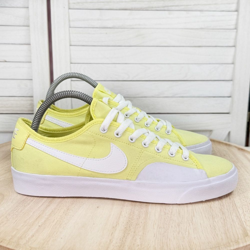 Nike SB‎ Blazer Court Canvas Low Top Sneakers Light Citron Yellow 7.5 CV1658-700